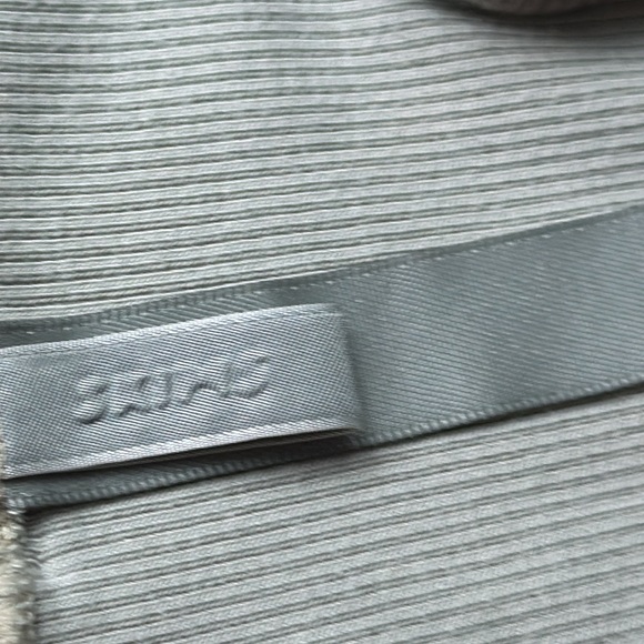 Skims tank top XS - Picture 3 of 3